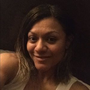 Meet your Posher, Yaneth